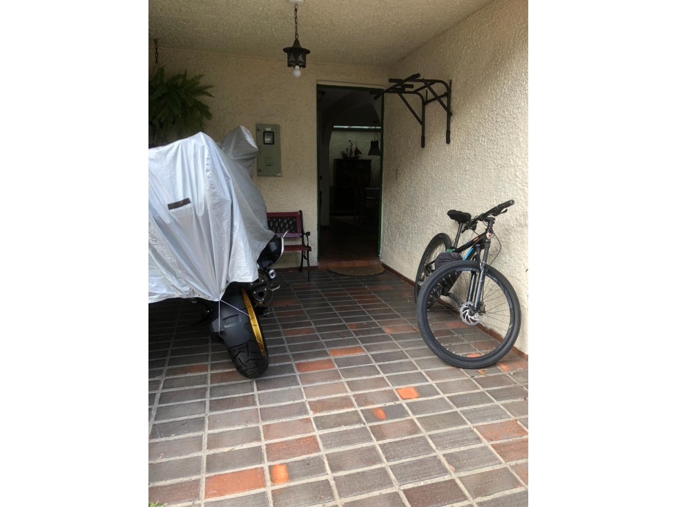 Casa en venta en Los Andes, Bogotá · foto 2 de 14