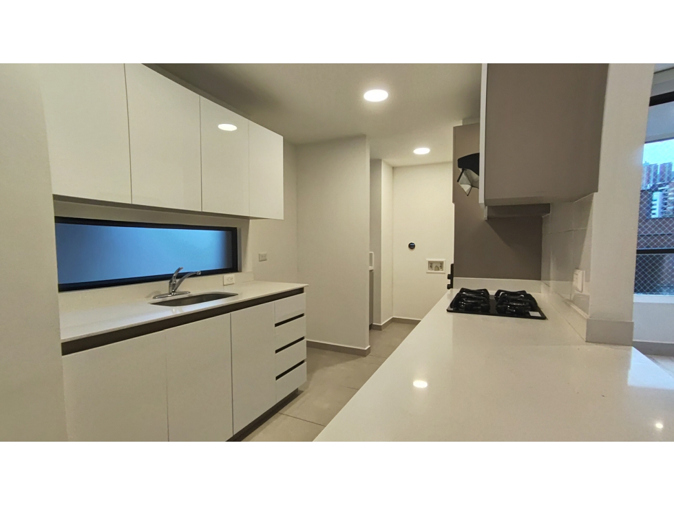 Apartamento en arriendo en Castropol, Medellín · foto 2 de 18