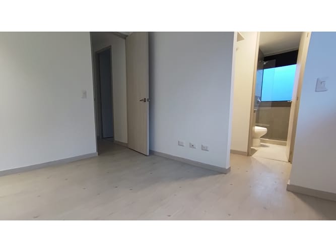 Apartamento en arriendo en Castropol, Medellín · foto 16 de 18