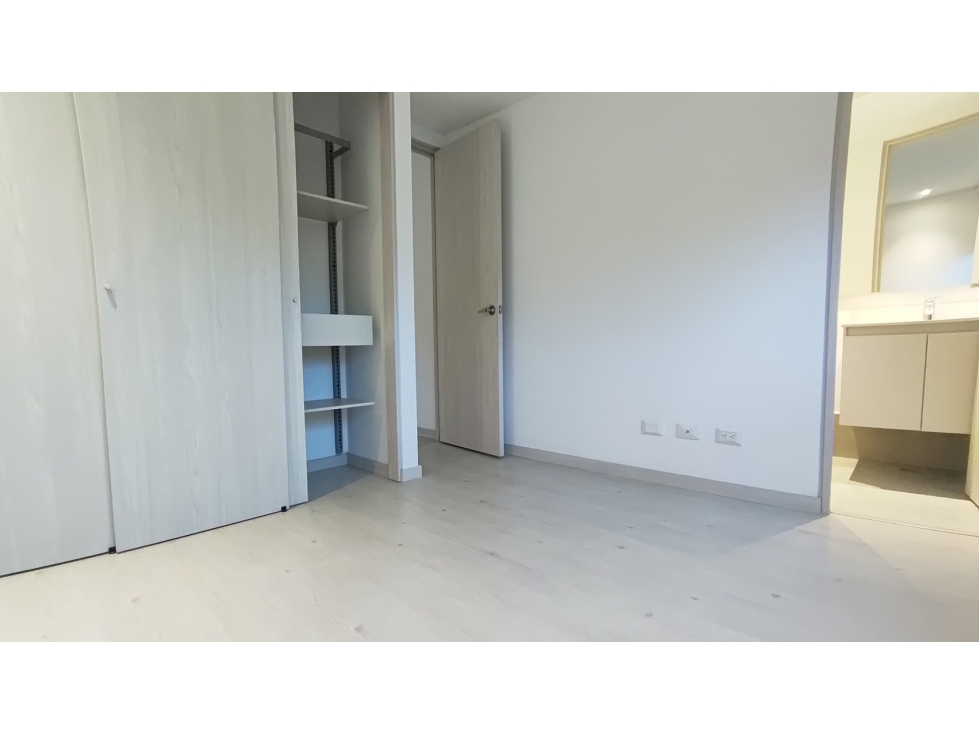 Apartamento en arriendo en Castropol, Medellín · foto 17 de 18