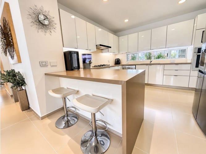 Apartamento de 3 alcobas en venta en Santa Teresita, Cali, 220 m² · foto 5 de 19
