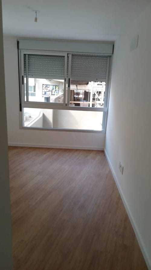 Alquiler Apartamento De 1 Dormitorio Balcón Luminoso En Centro · Foto 3