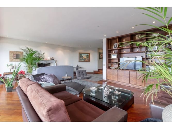 Apartamento de 3 alcobas en venta en Los Rosales, Bogotá, 245 m² · foto 2 de 12