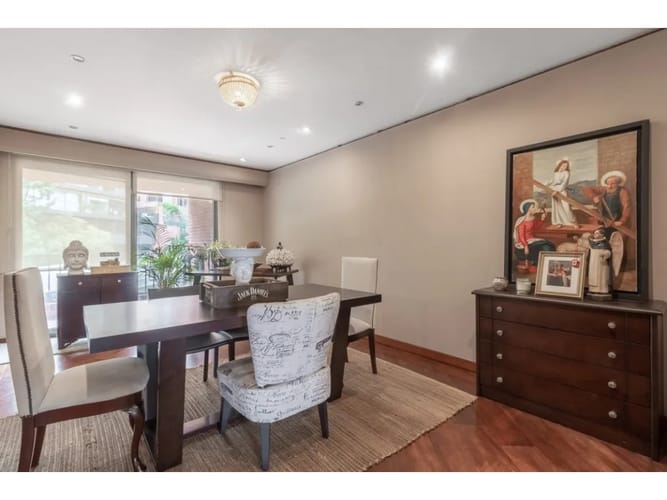 Apartamento de 3 alcobas en venta en Los Rosales, Bogotá, 245 m² · foto 5 de 12