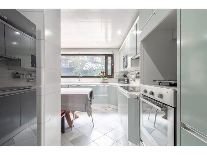 Apartamento de 3 alcobas en venta en Los Rosales, Bogotá, 245 m² · foto 7 de 12