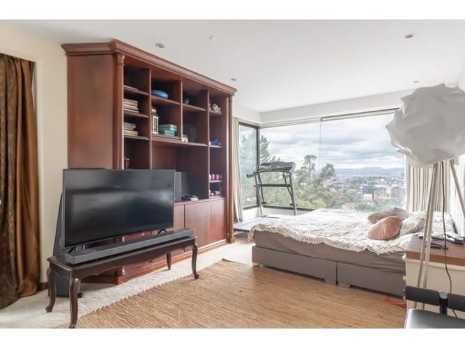 Apartamento de 3 alcobas en venta en Los Rosales, Bogotá, 245 m² · foto 9 de 12