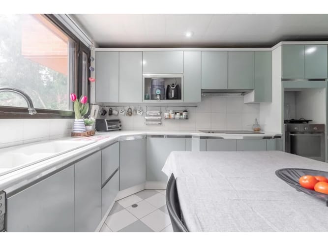 Apartamento de 3 alcobas en venta en Los Rosales, Bogotá, 245 m² · foto 10 de 12