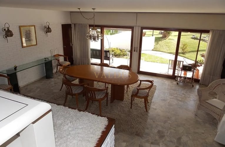 Excelente Casa de 4 Dormitorios con Piscina en Playa Mansa, Alquiler · Foto 6
