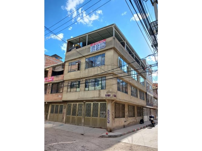 Casa de 7 alcobas en venta en Leon Xiii, Bogotá, 236 m² · foto 2 de 7