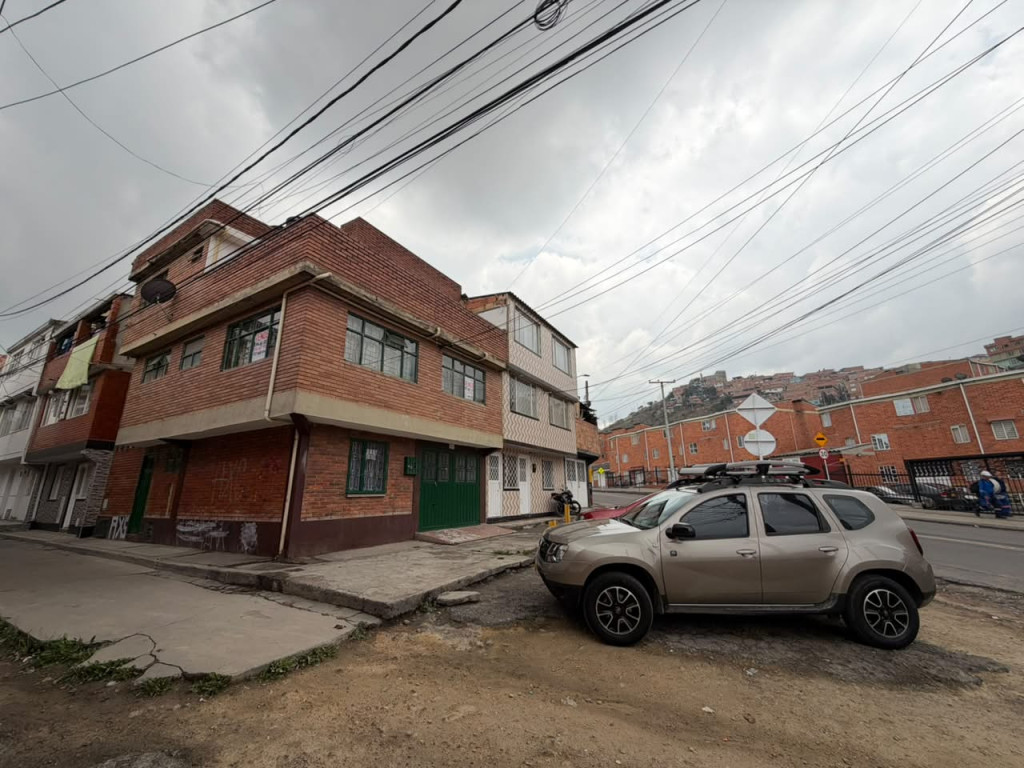 Casa en venta en Candelaria La Nueva, Bogotá · foto 2 de 19