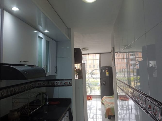 Apartamento de 3 alcobas en venta en Zonas Comerciales, Soacha, 46 m² · foto 3 de 20