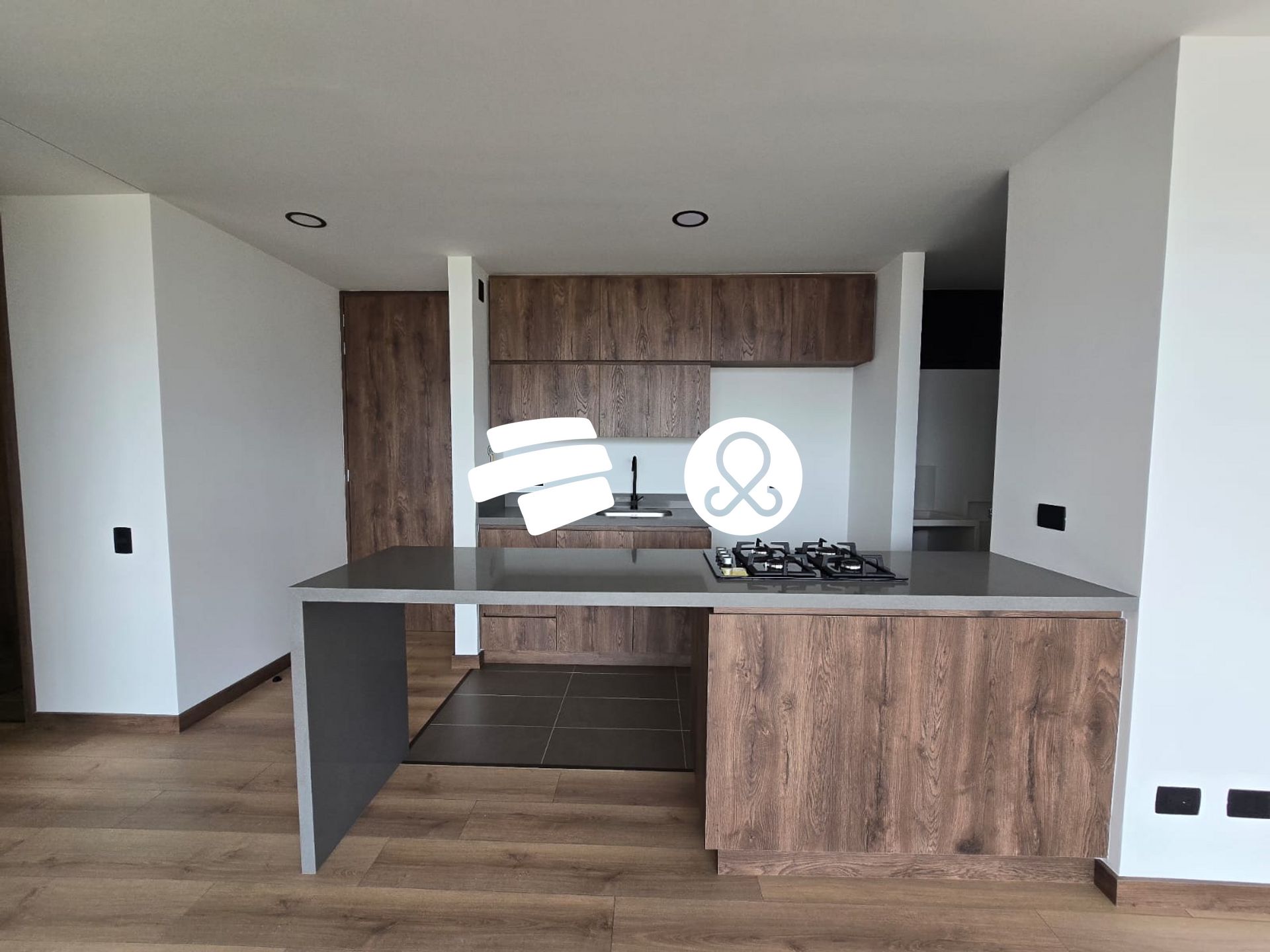 Apartamento en venta en Zona Centro, Envigado · foto 3 de 16