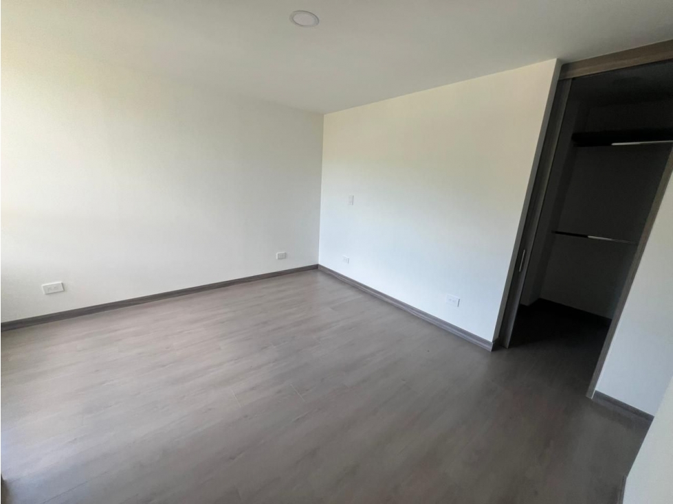 Apartamento en arriendo en Camino Verde, Envigado · foto 17 de 19