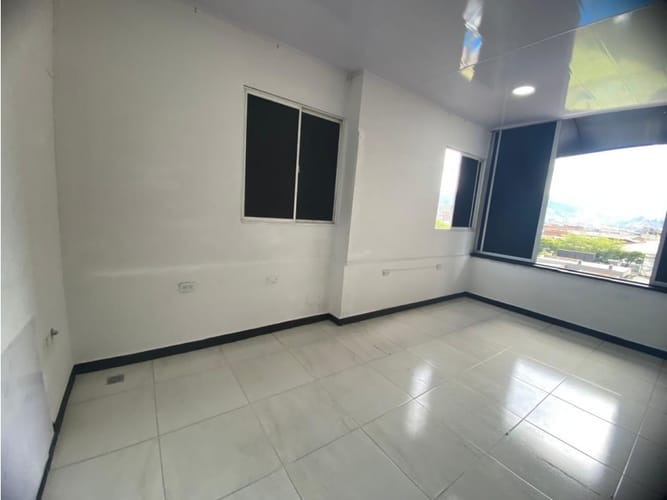 Local en arriendo en Los Balsos, Medellín, 55 m² · foto 3 de 9