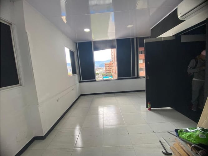 Local en arriendo en Los Balsos, Medellín, 55 m² · foto 4 de 9