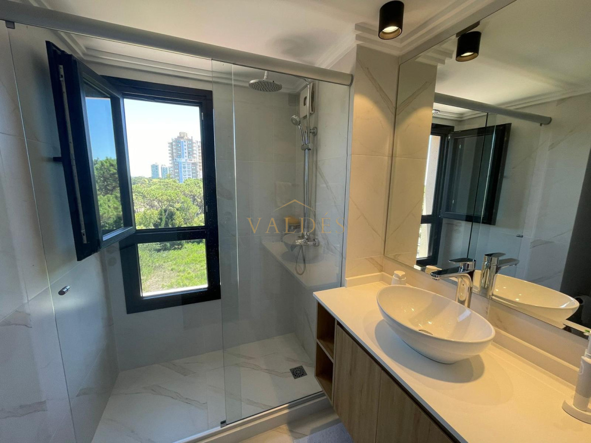 Alquiler anual 2 dormitorios en Punta del Este con todos los amenities · Foto 5