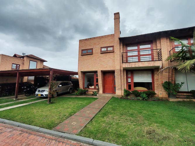 Casa de 4 alcobas en venta en 20 De Julio Sector I, Chía, 237 m² · foto 2 de 15