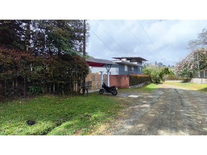 Finca en venta en El Manzano, Pereira, 220 m² · foto 2 de 24