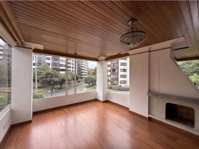 Apartamento de 2 alcobas en venta en Santa Barbara, Bogotá, 90 m² · foto 2 de 24