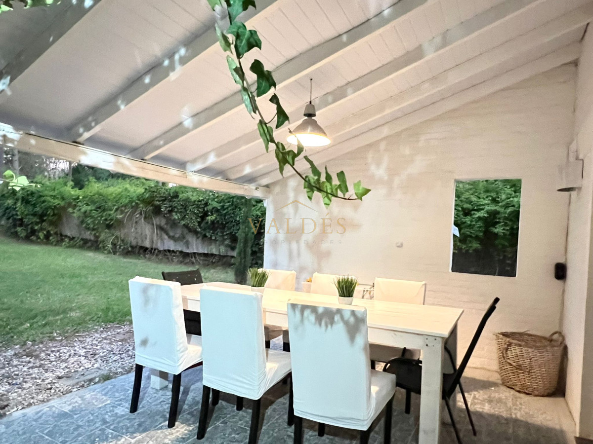 En venta y alquiler anual hermosa casa en Punta ballena de 4 dormitorios · Foto 3