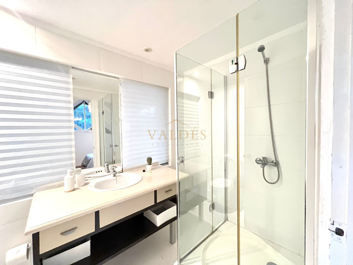 En venta y alquiler anual hermosa casa en Punta ballena de 4 dormitorios · Foto 8