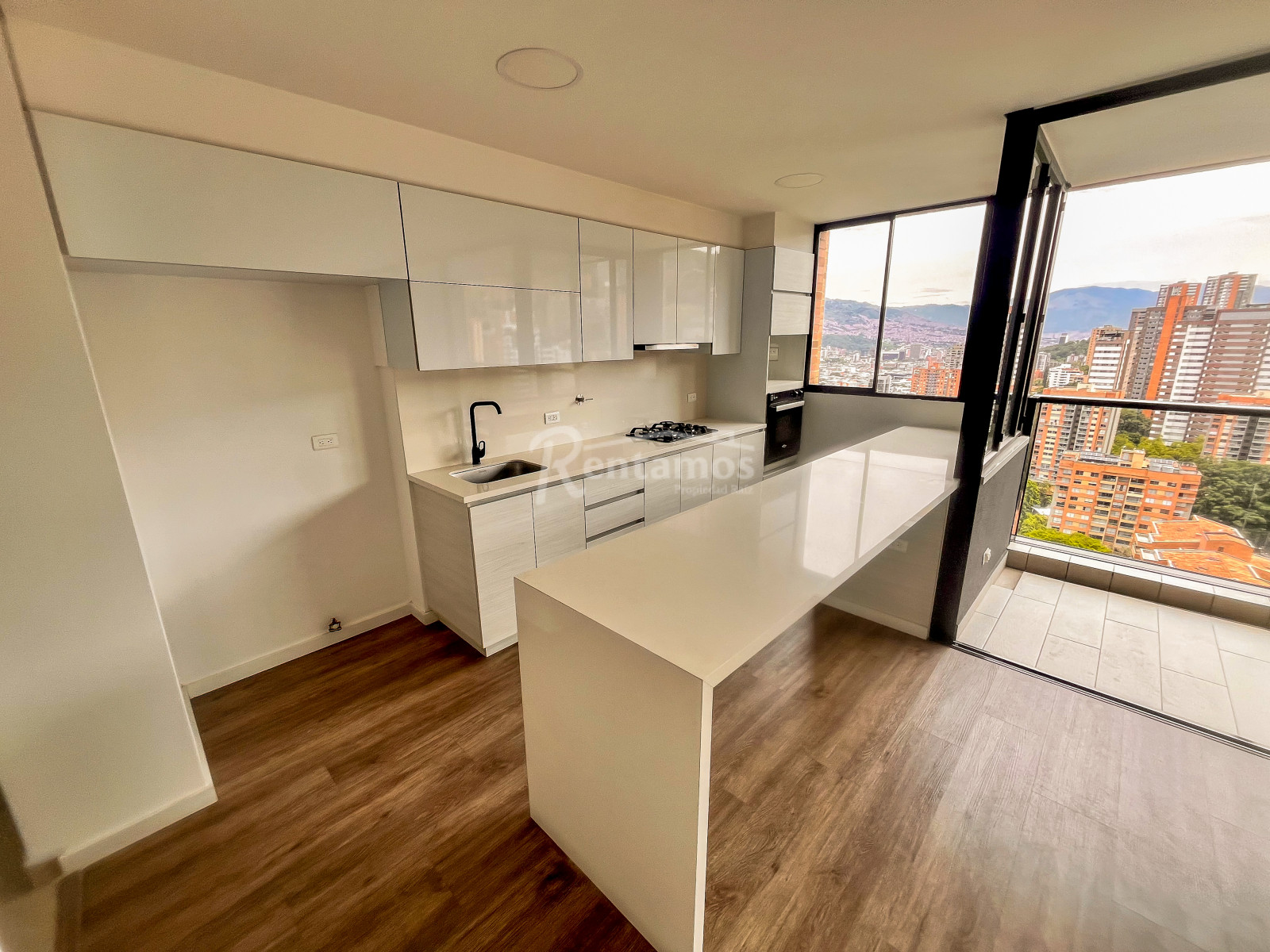 Apartamento en arriendo en Lalinde, Medellín · foto 5 de 24