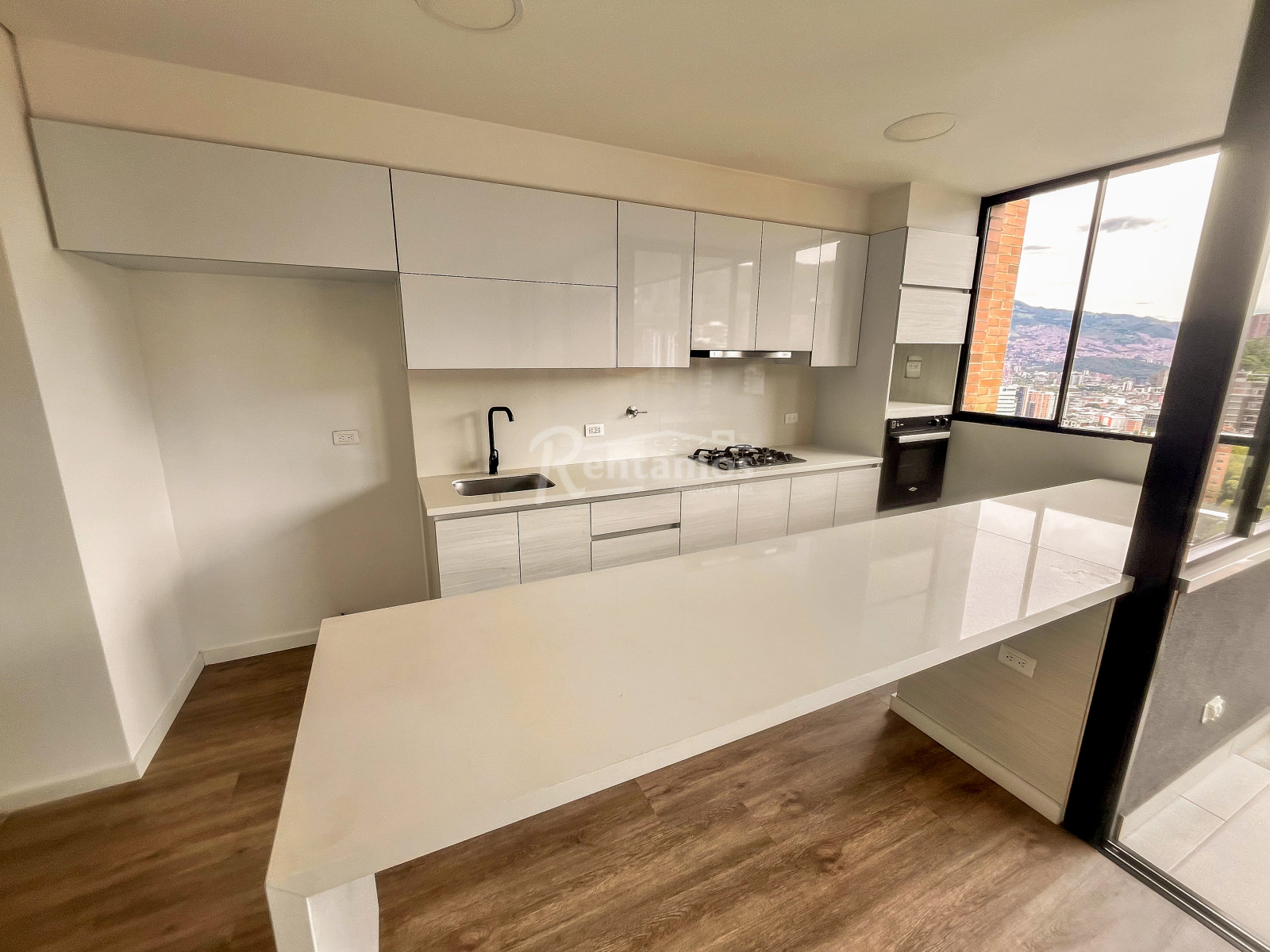 Apartamento en arriendo en Lalinde, Medellín · foto 6 de 24