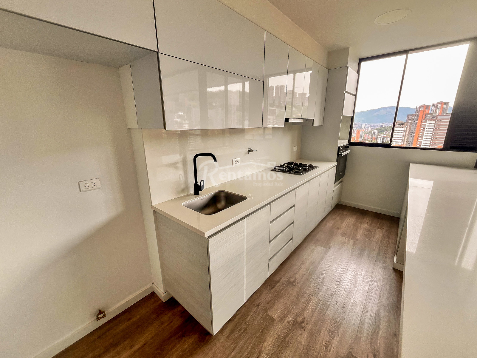 Apartamento en arriendo en Lalinde, Medellín · foto 7 de 24