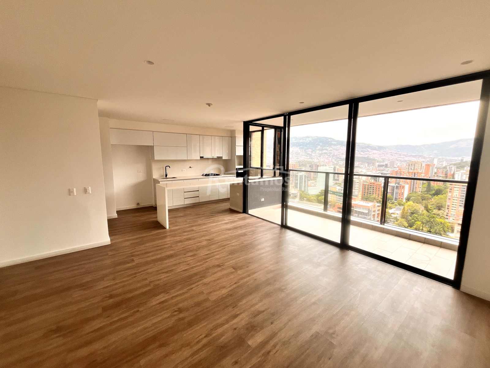 Apartamento en arriendo en Lalinde, Medellín · foto 10 de 24