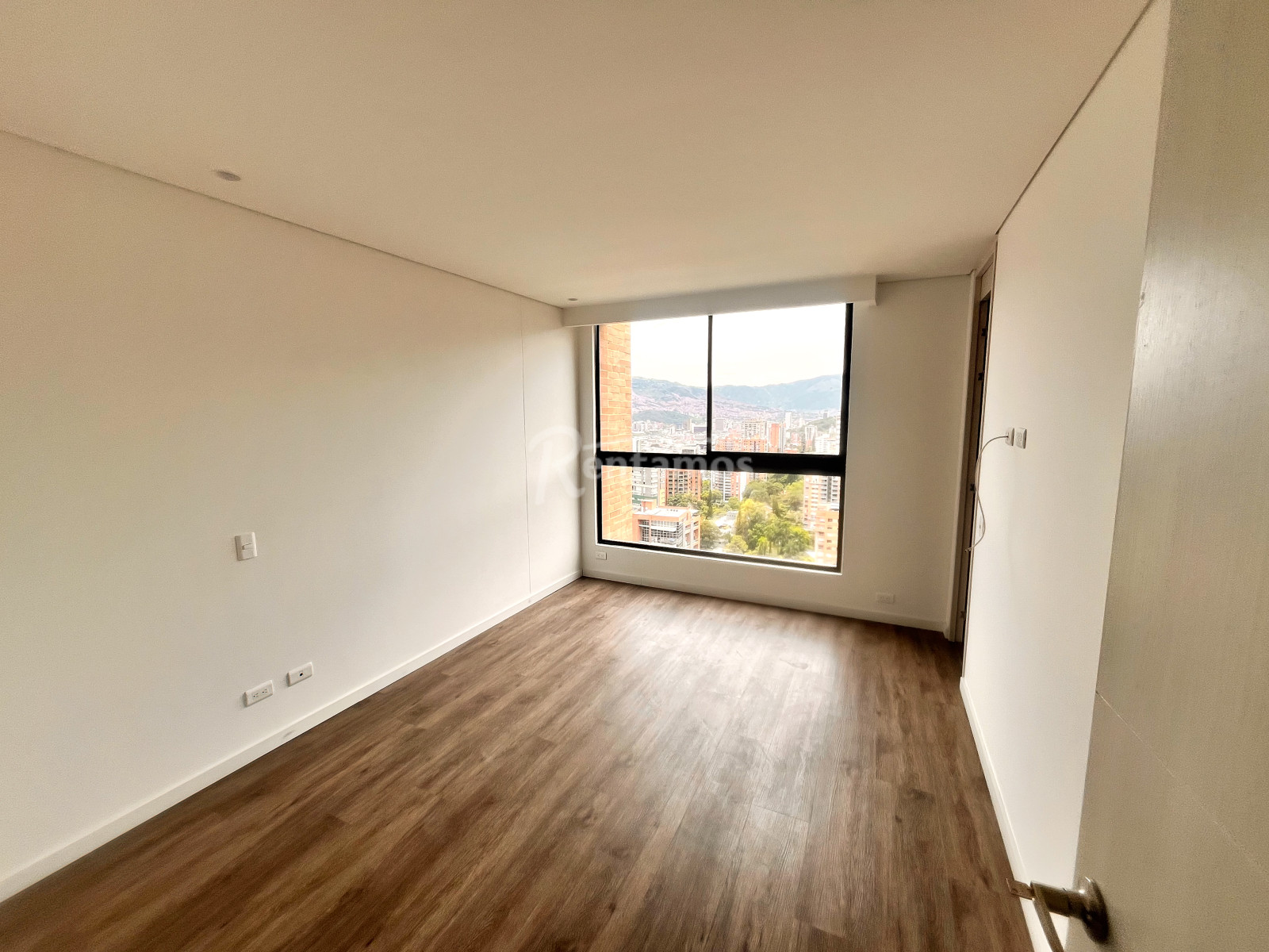 Apartamento en arriendo en Lalinde, Medellín · foto 15 de 24