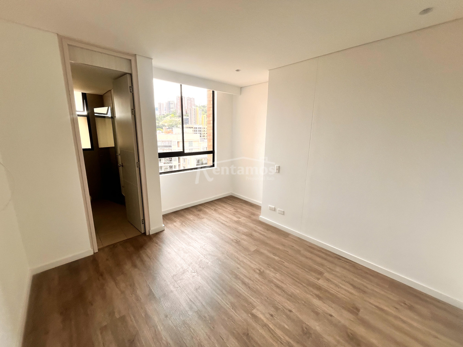 Apartamento en arriendo en Lalinde, Medellín · foto 23 de 24