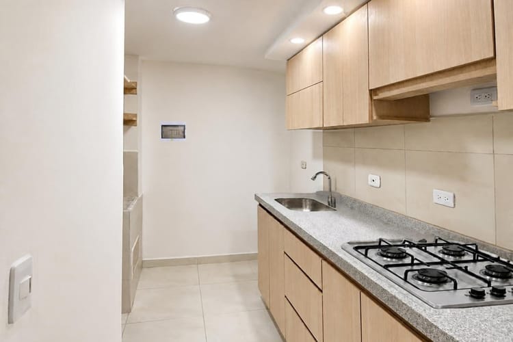 Apartamento de 3 alcobas en venta en La Estancia, Madrid, 54 m² · foto 3 de 13