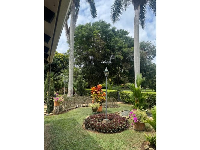 Casa de 3 alcobas en venta en La Buitrera, Cali, 350 m² · foto 2 de 24