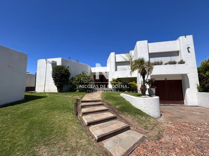 Vende casa en Punta Ballena
