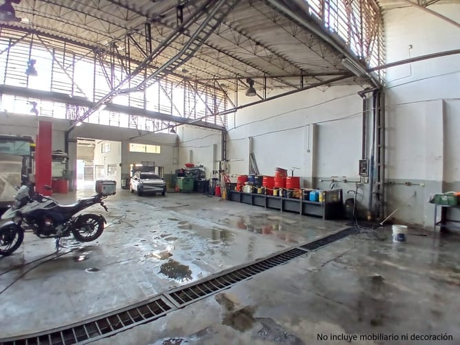 Bodega en arriendo en Perpetuo Socorro, Medellín, 553 m² · foto 3 de 10