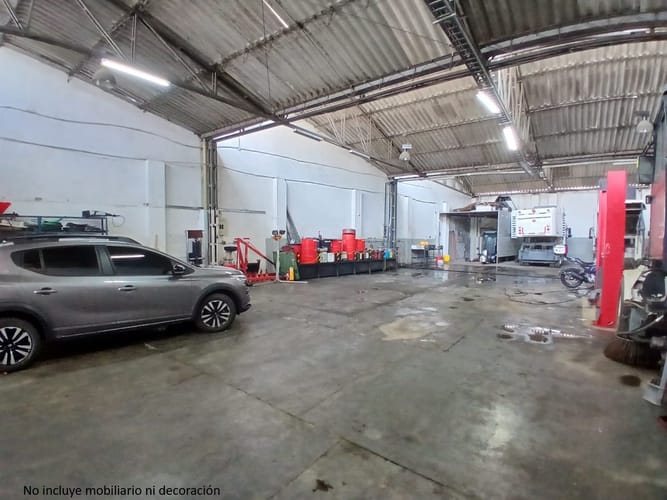 Bodega en arriendo en Perpetuo Socorro, Medellín, 553 m² · foto 4 de 10