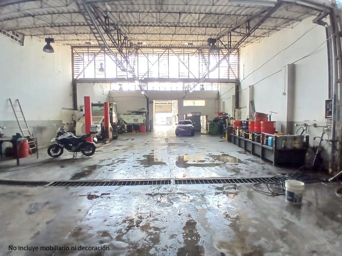 Bodega en arriendo en Perpetuo Socorro, Medellín, 553 m² · foto 9 de 10
