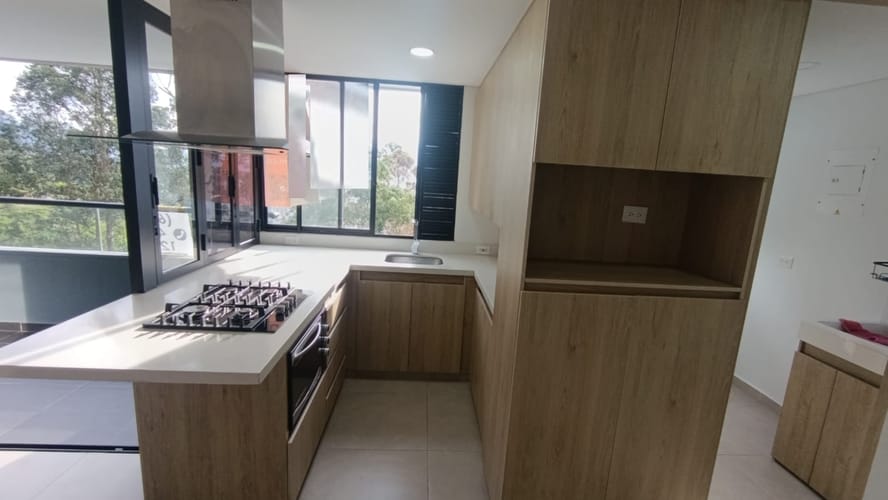 Apartamento de 3 alcobas en arriendo en Loma Del Indio, Medellín, 96 m² · foto 5 de 14