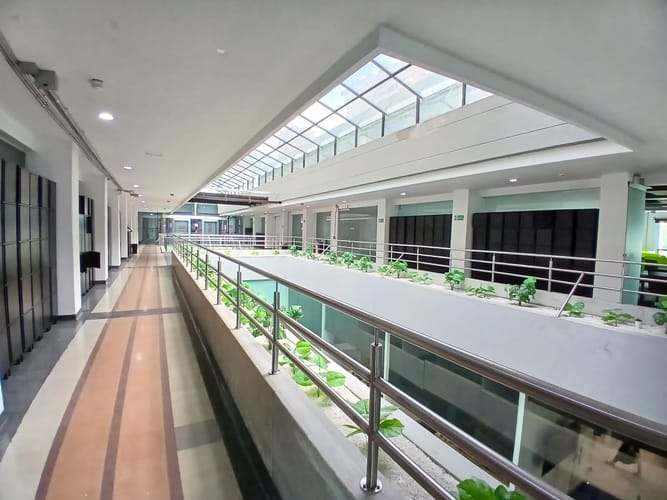 Local en arriendo en Los Balsos, Medellín, 1863 m² · foto 5 de 10