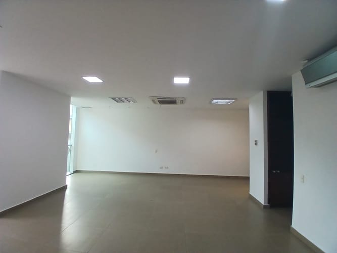 Oficina en arriendo en Los Balsos, Medellín, 56 m² · foto 3 de 12