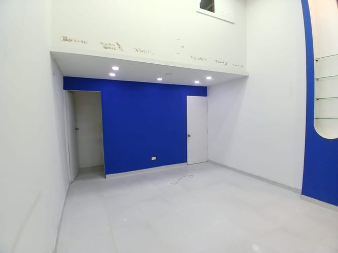 Local en arriendo en Los Colores, Medellín, 30 m² · foto 2 de 10