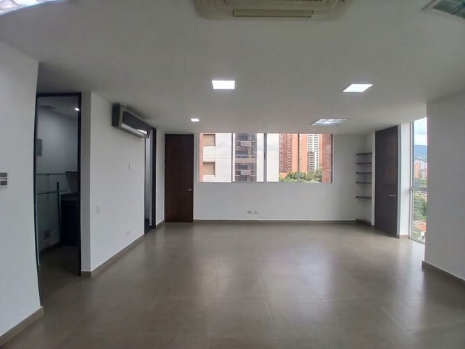 Oficina en arriendo en Los Balsos, Medellín, 56 m² · foto 4 de 12
