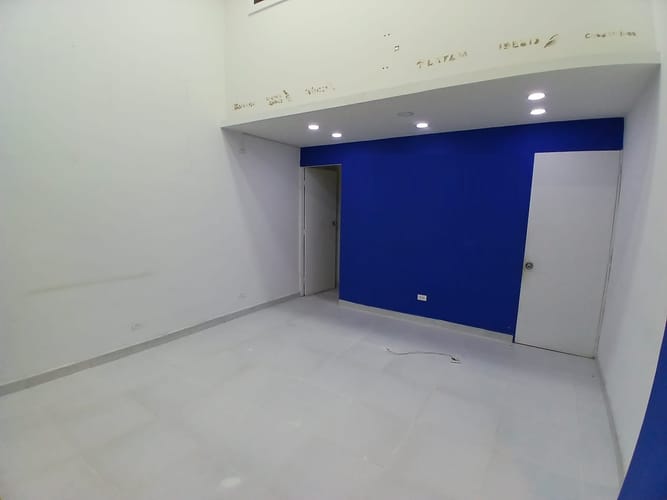 Local en arriendo en Los Colores, Medellín, 30 m² · foto 3 de 10