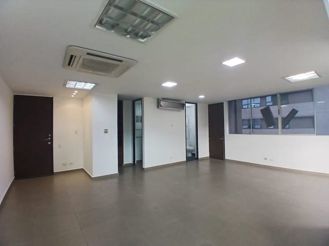 Oficina en arriendo en Los Balsos, Medellín, 56 m² · foto 6 de 12
