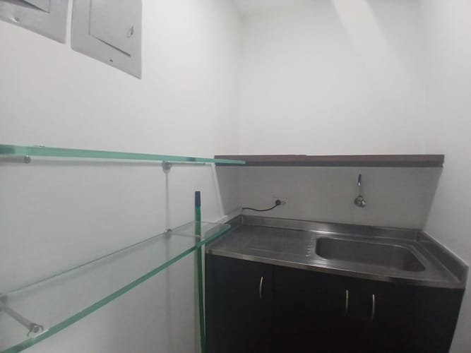 Oficina en arriendo en Los Balsos, Medellín, 56 m² · foto 8 de 12