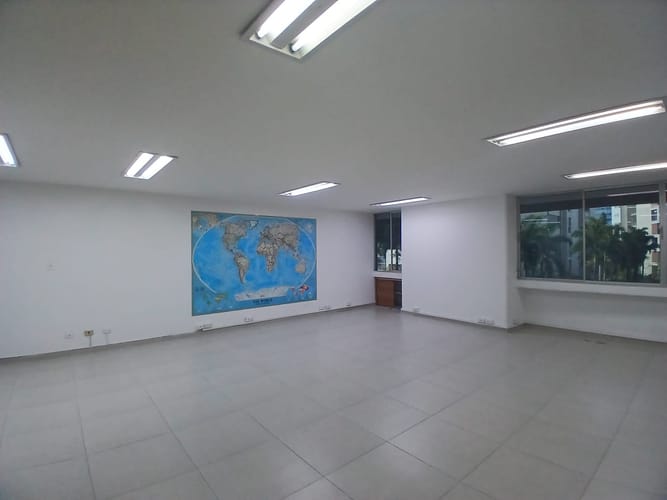Oficina en arriendo en Los Balsos, Medellín, 93 m² · foto 3 de 13