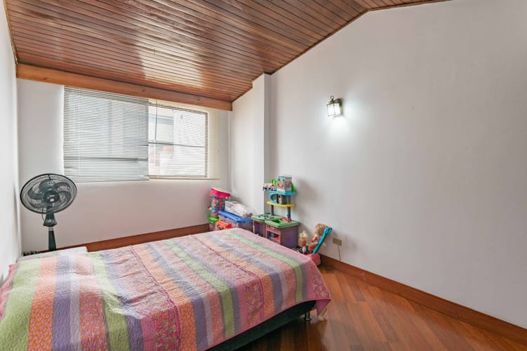 Apartamento de 4 alcobas en venta en Chico Norte, Bogotá, 159 m² · foto 19 de 20