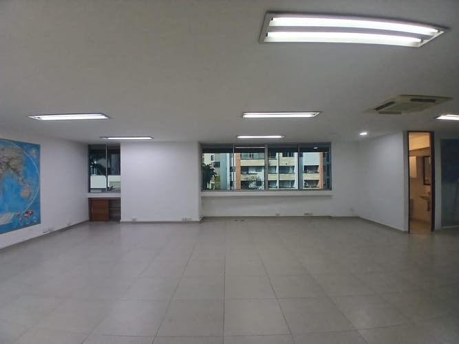 Oficina en arriendo en Los Balsos, Medellín, 93 m² · foto 6 de 13