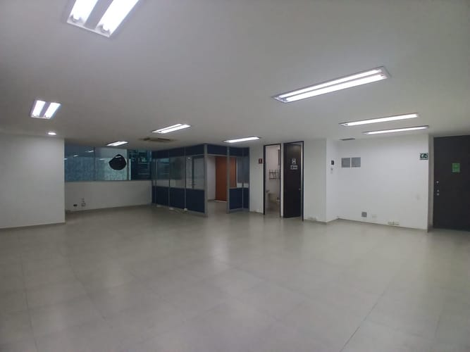 Oficina en arriendo en Los Balsos, Medellín, 93 m² · foto 9 de 13