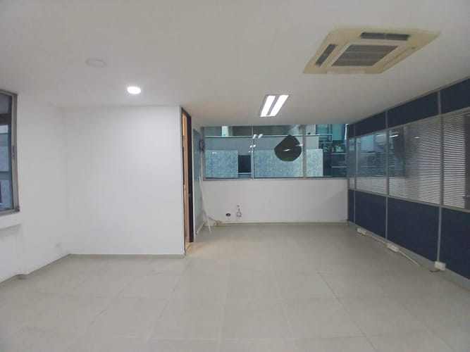 Oficina en arriendo en Los Balsos, Medellín, 93 m² · foto 10 de 13